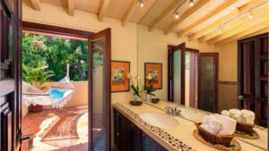 villa-96068214701733256035.jpg
